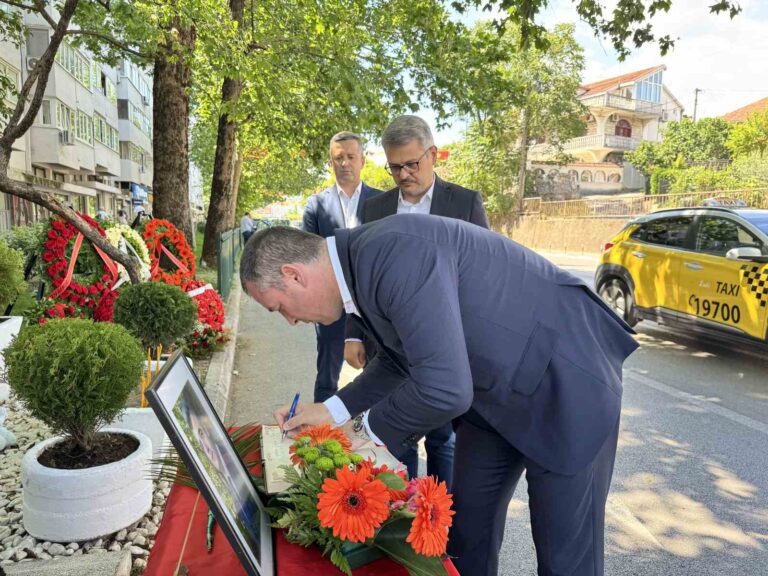Šćekić: Duško Jovanović je simbol otpora autoritarnom režimu. Dok se ne otkriju ubice i nalogodavci nema istinskih promjena u Crnoj Gori!